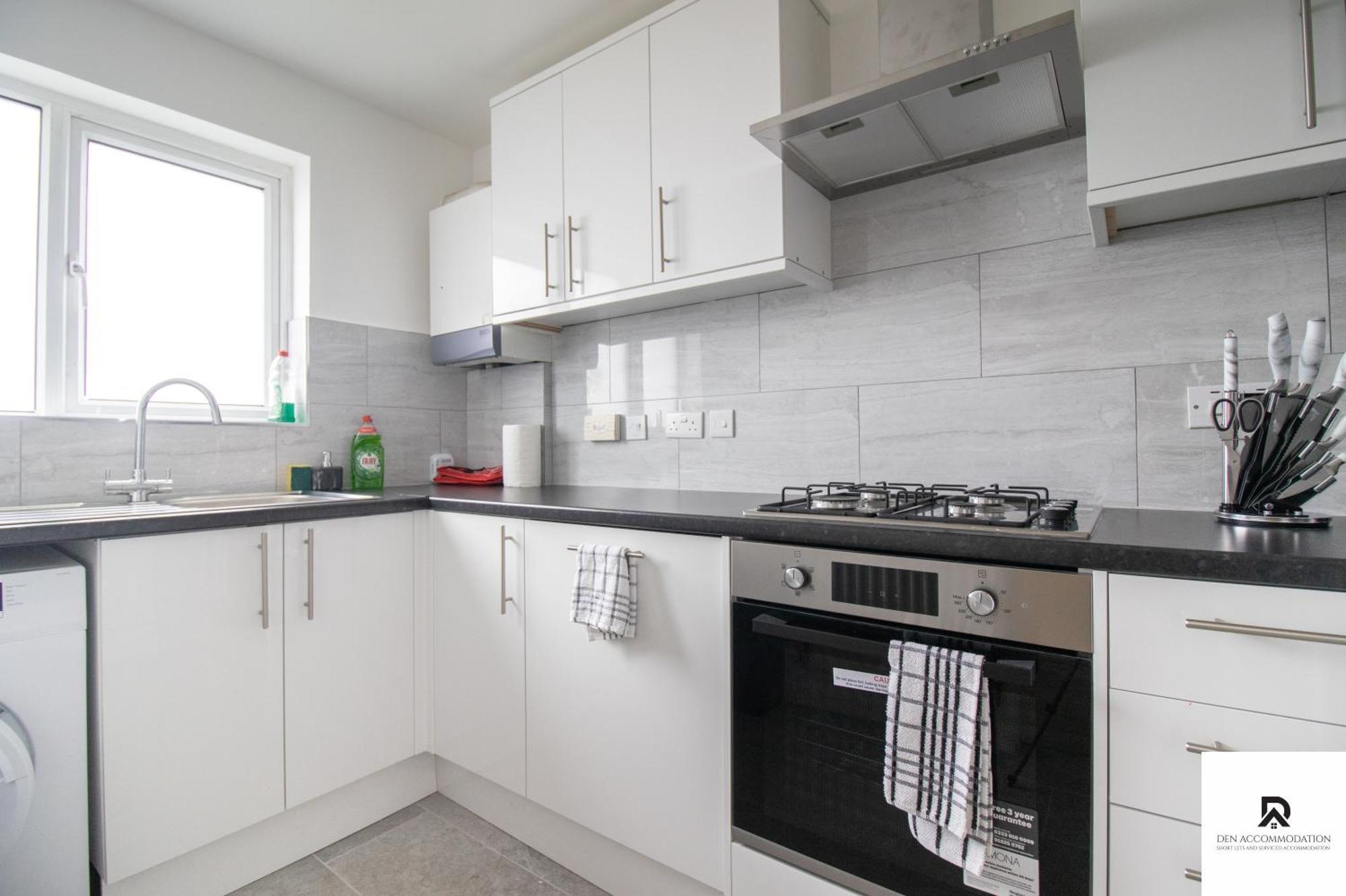 Newly Launched Two Bedroom House By Den Accommodation Short Lets & Serviced Accommodation With Garden 런던 외부 사진