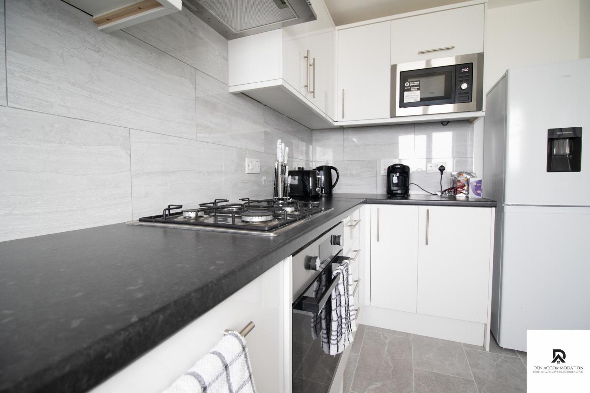Newly Launched Two Bedroom House By Den Accommodation Short Lets & Serviced Accommodation With Garden 런던 외부 사진