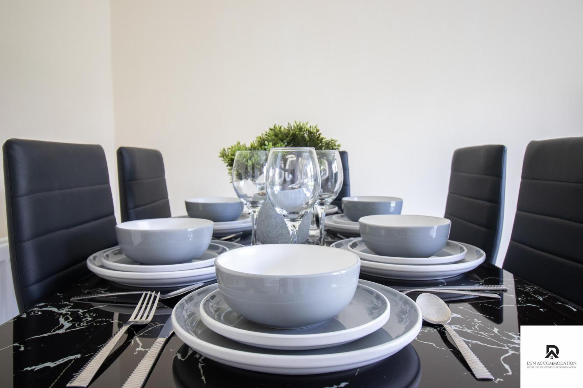 Newly Launched Two Bedroom House By Den Accommodation Short Lets & Serviced Accommodation With Garden 런던 외부 사진