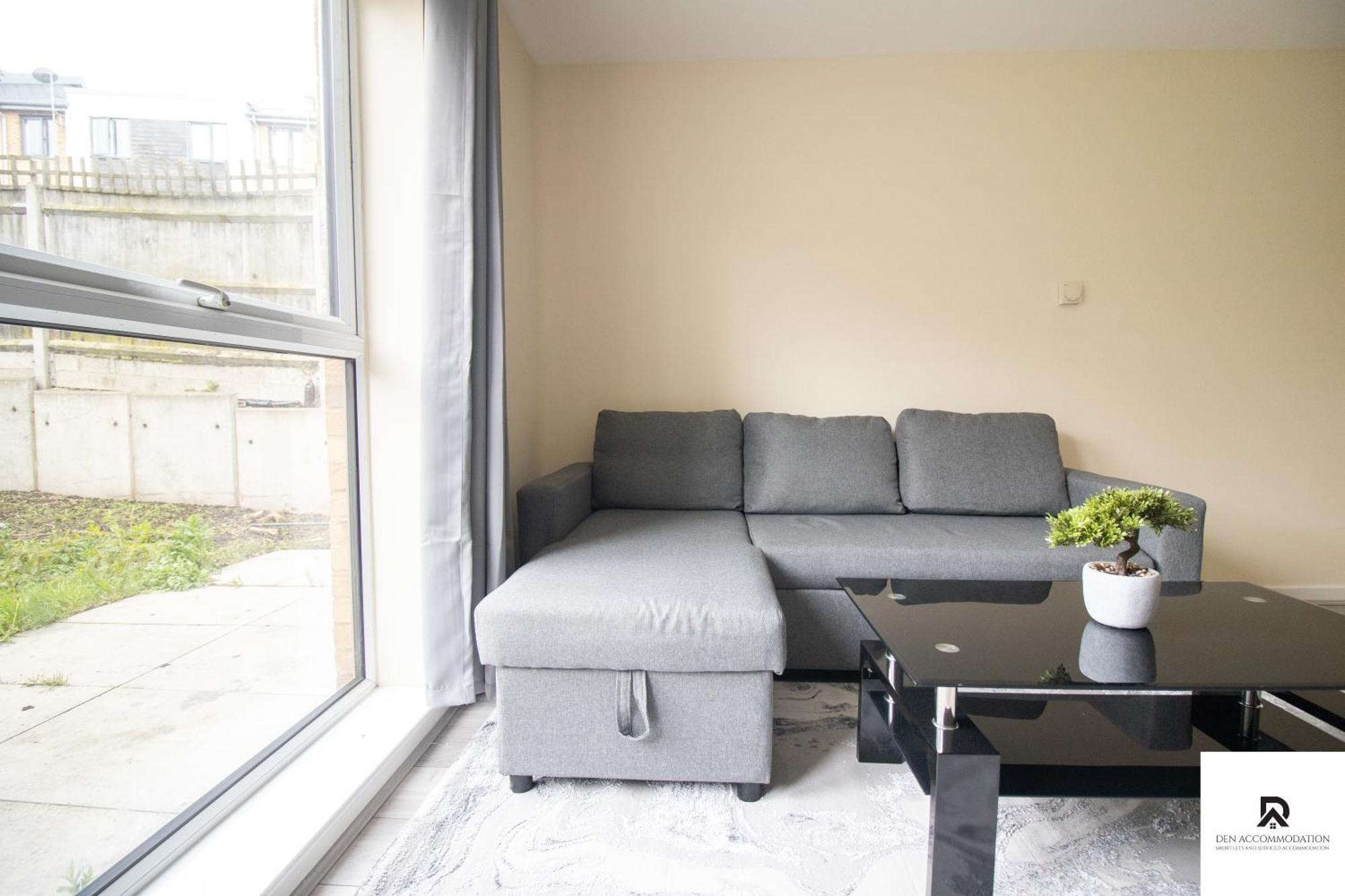 Newly Launched Two Bedroom House By Den Accommodation Short Lets & Serviced Accommodation With Garden 런던 외부 사진